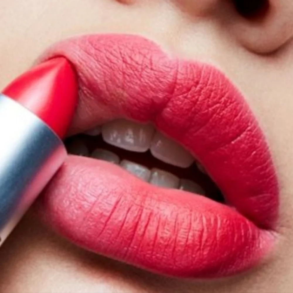 MAC Relentlessly Red 706 Retro Matte Lipstick